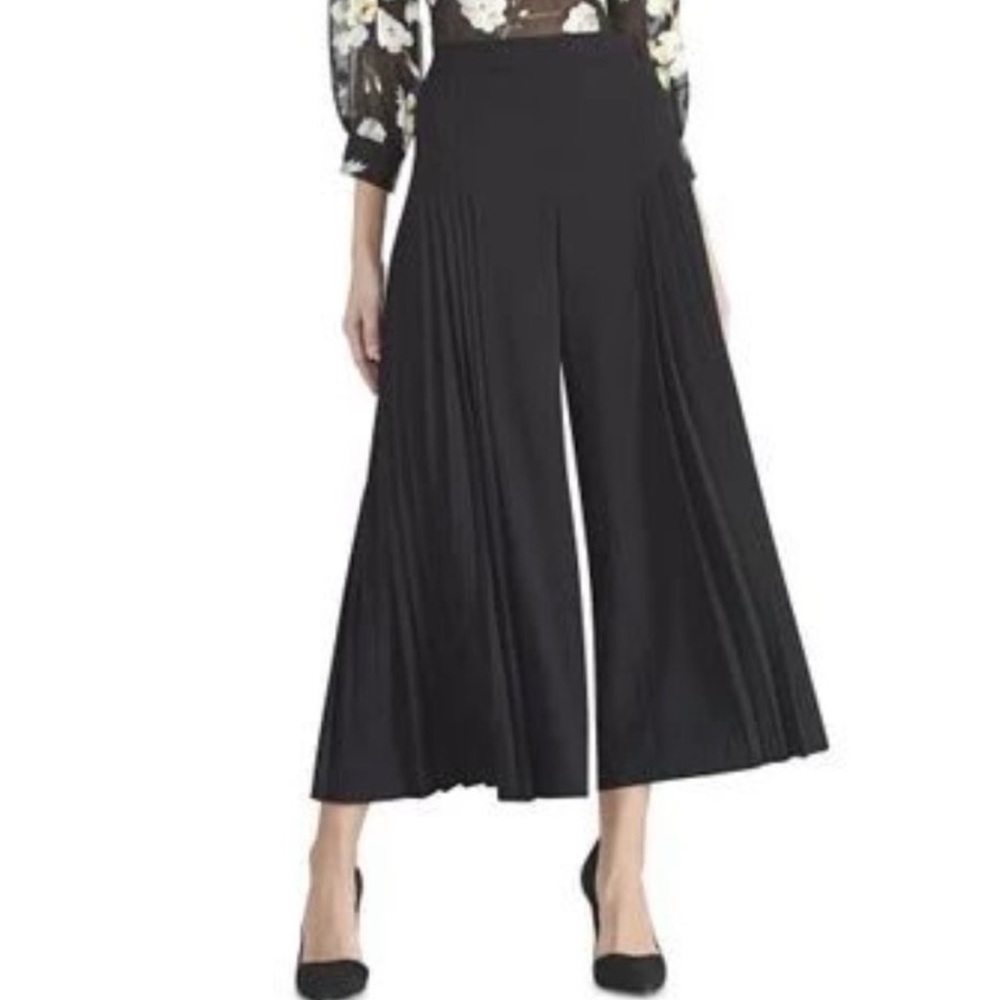Alice + Olivia Graham Side Pleat Gaucho Pants Sz 4 but marked 6 (runs small)